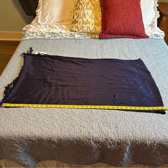 Nine West Scarf Navy Coastal Prep with Fringe Long & Wide 72” x 21” - Picture 9 of 9